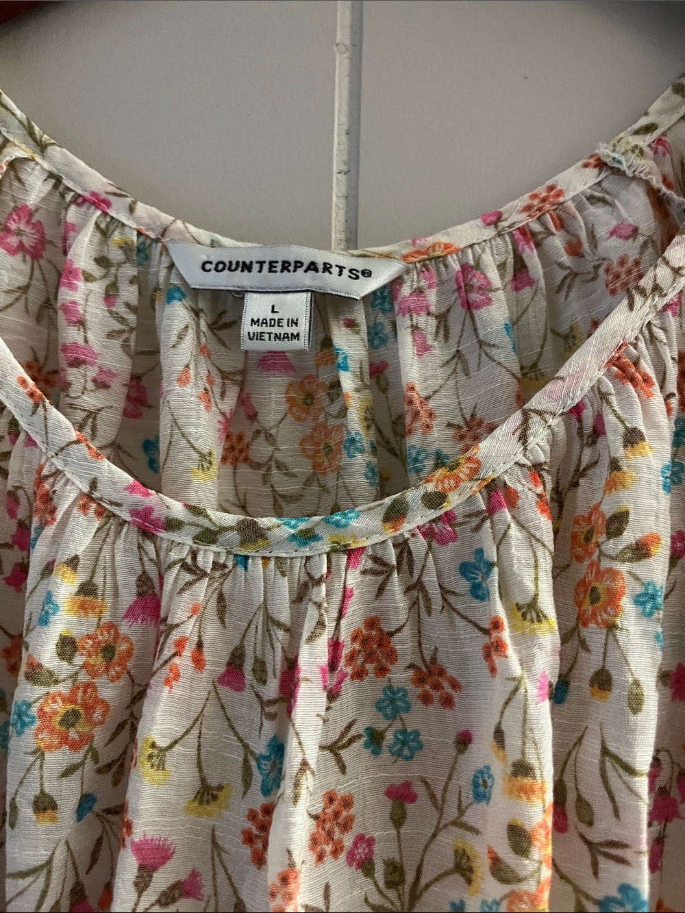 Lightweight White Floral Flutter Sleeve Tunic - Picture 5 of 13